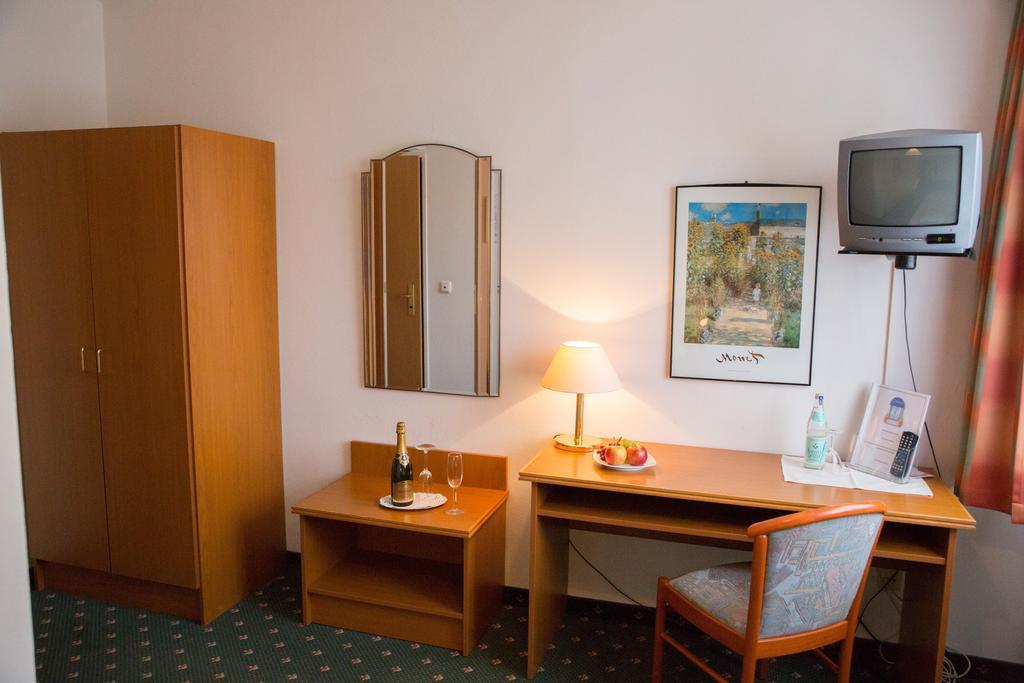 Hotel Cosima Vaterstetten Room photo